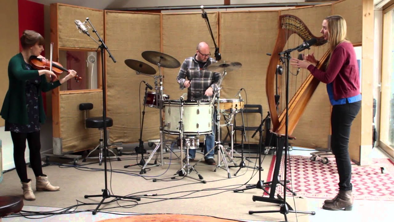 Rachel Newton Trio - Mo Chubhrachan - Traditional Gaelic song