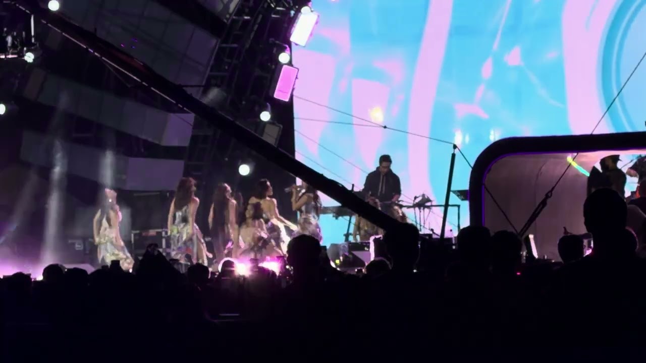 BIKINI - BINI @ WONDERFUL MOMENTS MUSIC FESTIVAL 260208