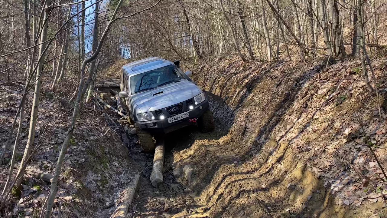 Nissan Patrol y61 Maxxis Razr MT 37”