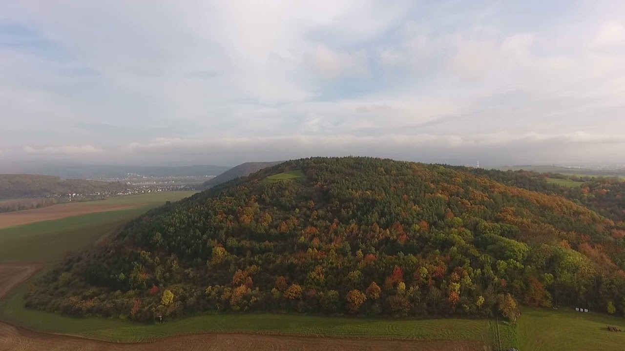 Jeseň na poli medzi obcami Dolné Srnie a Bošáca  (26.10.2022)1080p