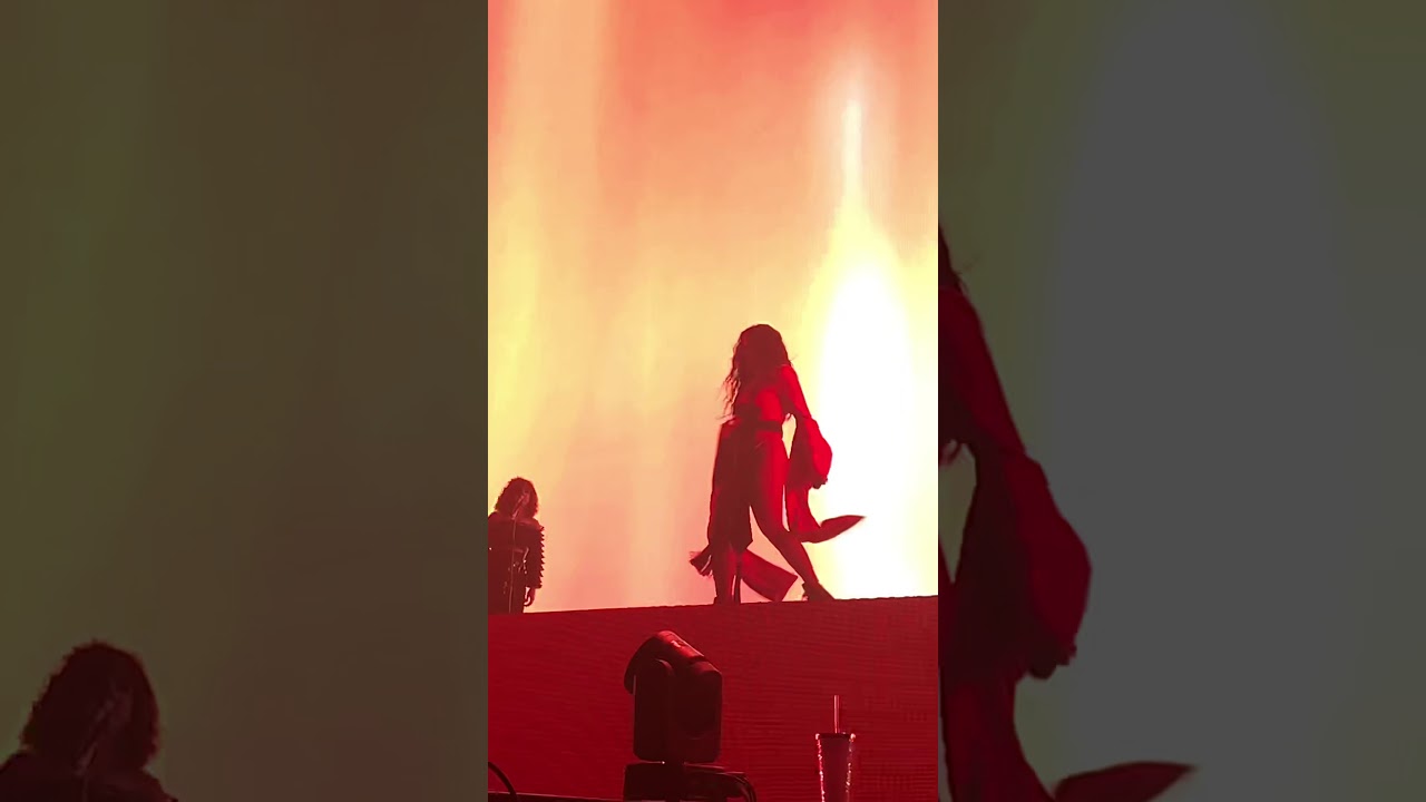 Rosalía - De Aquí No Sales (El Mal Querer Tour Barcelona)