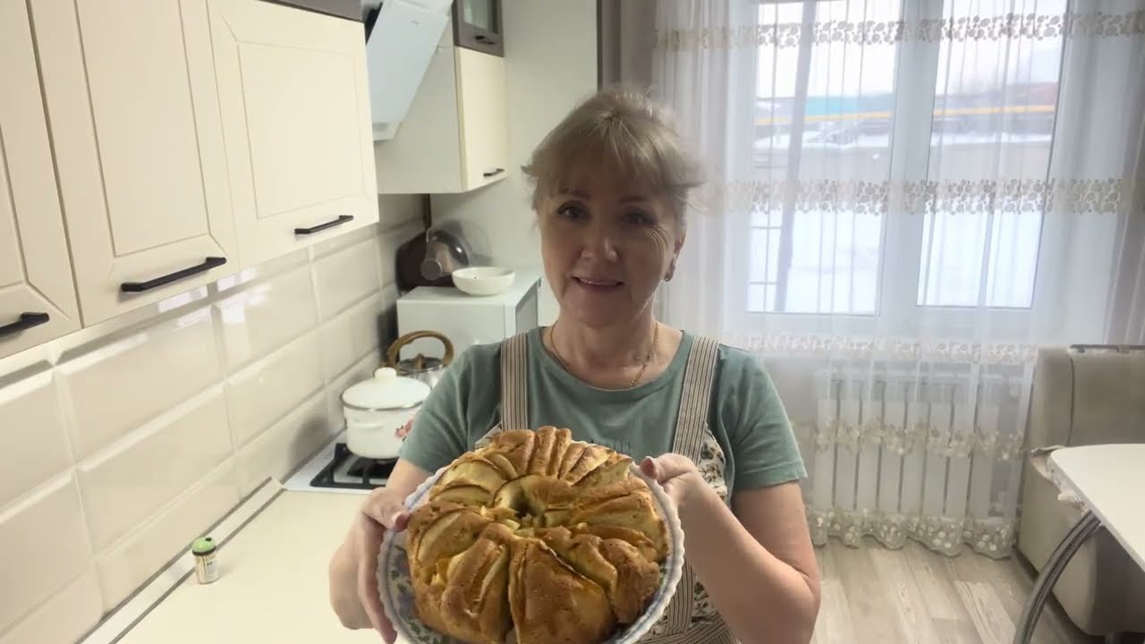 Утро//снег// печем классическую шарлотку//😋💖💁