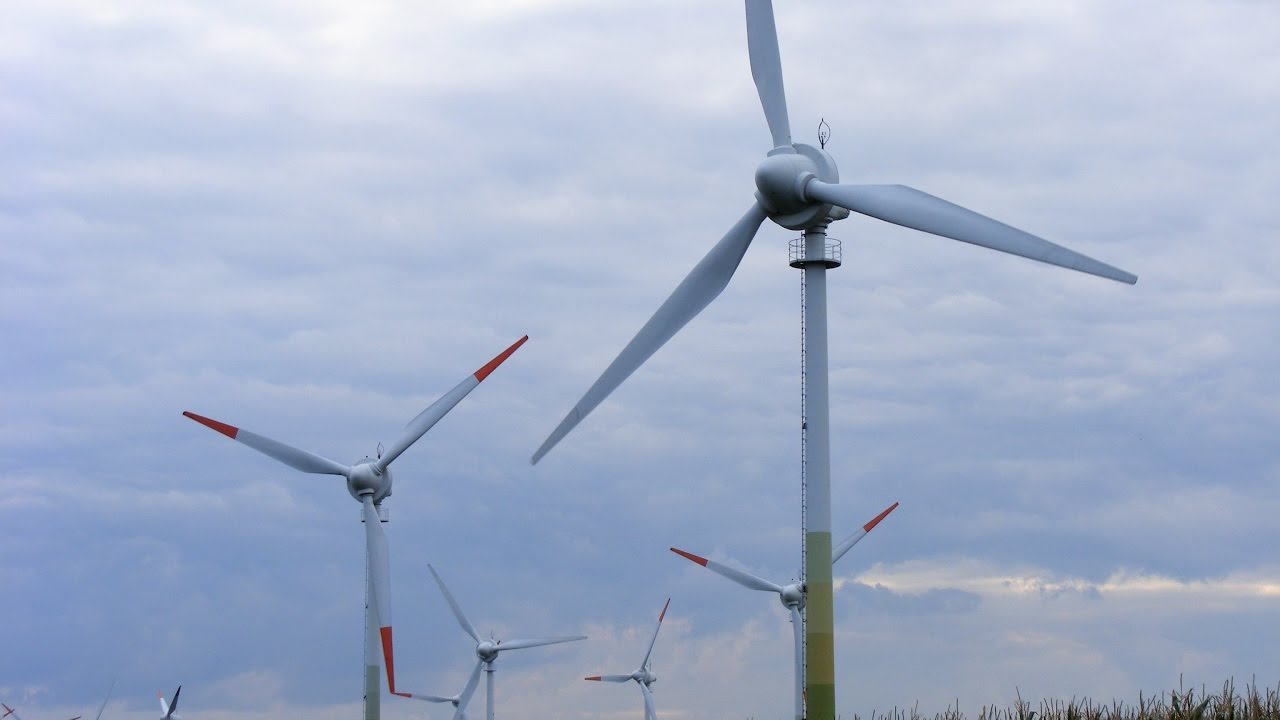 Windpark Midlum mit 70 x Enercon E-40 Windkraftanlagen auf 32 m Turm