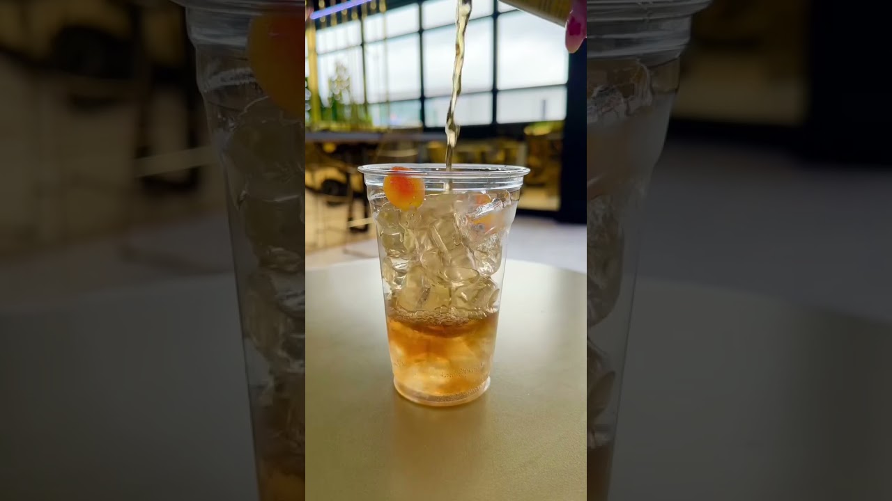 Vodka peach ice tea #asmr #cocktail #sommerdrink #drink #mocktail #diydrinks #soda #shorts #viral