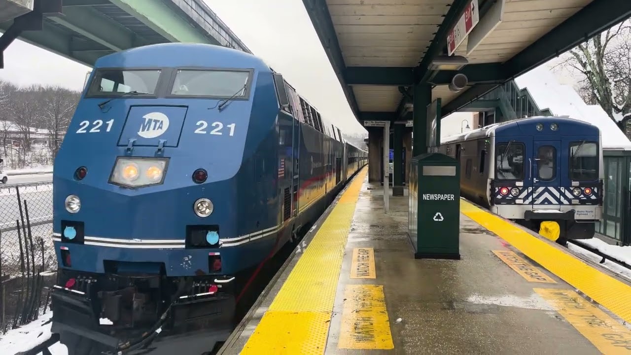 Metro-North Harlem Line Trains Throughout All 4 Seasons 