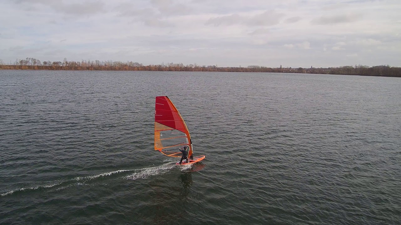Entspannte Leichtwind Session / Windsurfen