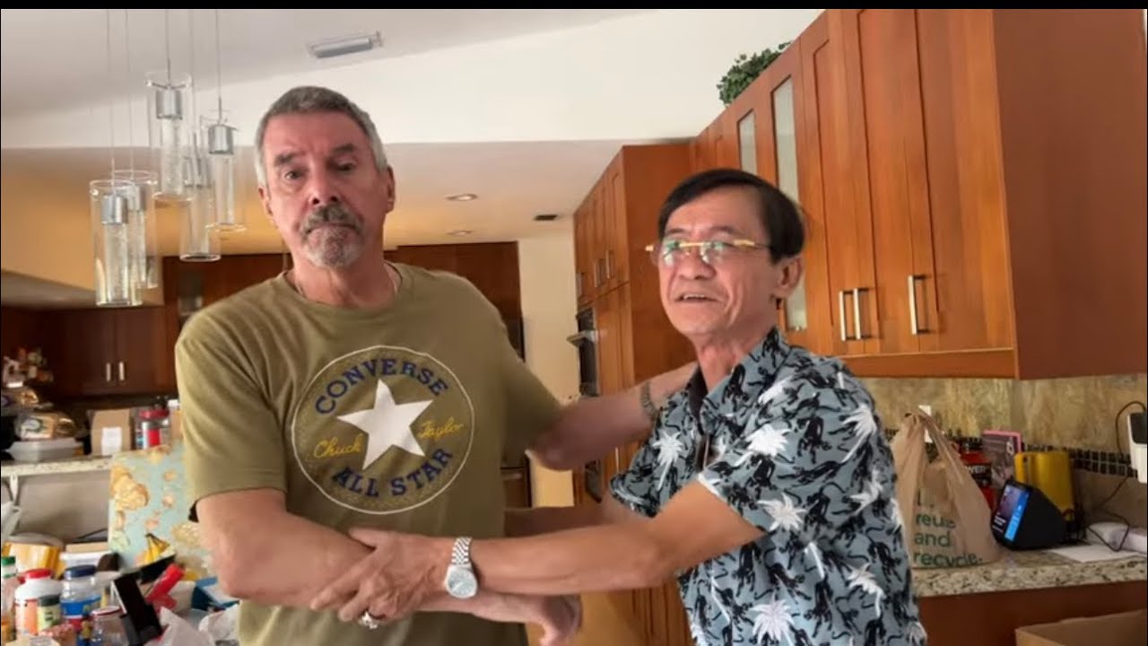 Vlog 1514 ll BA MẸ SANG THĂM NHÀ CÔ ELIZABETH-LỘ GIA THẾ VÀ ĐỒ CỔ CẢ TRĂM NĂM SIÊU QUÝ CỦA CÔ