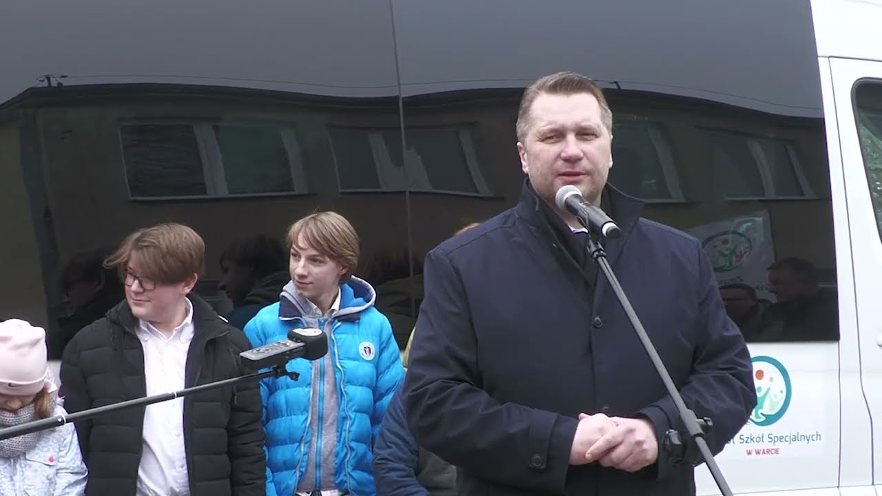 Wizyta ministra Przemysława Czarnka w Zespole Szk&oacute;ł Specjalnych w Warcie