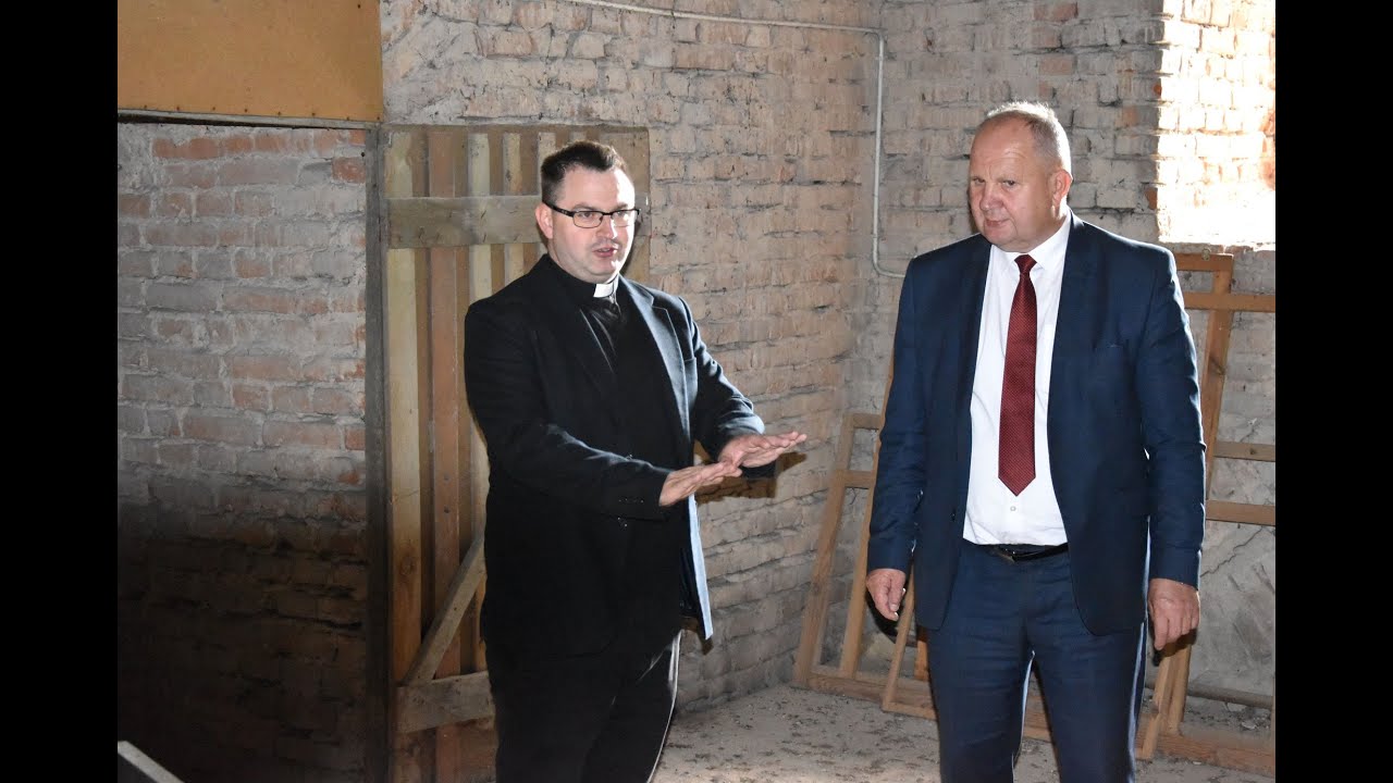 Bysławek.  Marszałek z wizytą w dawnym klasztorze
