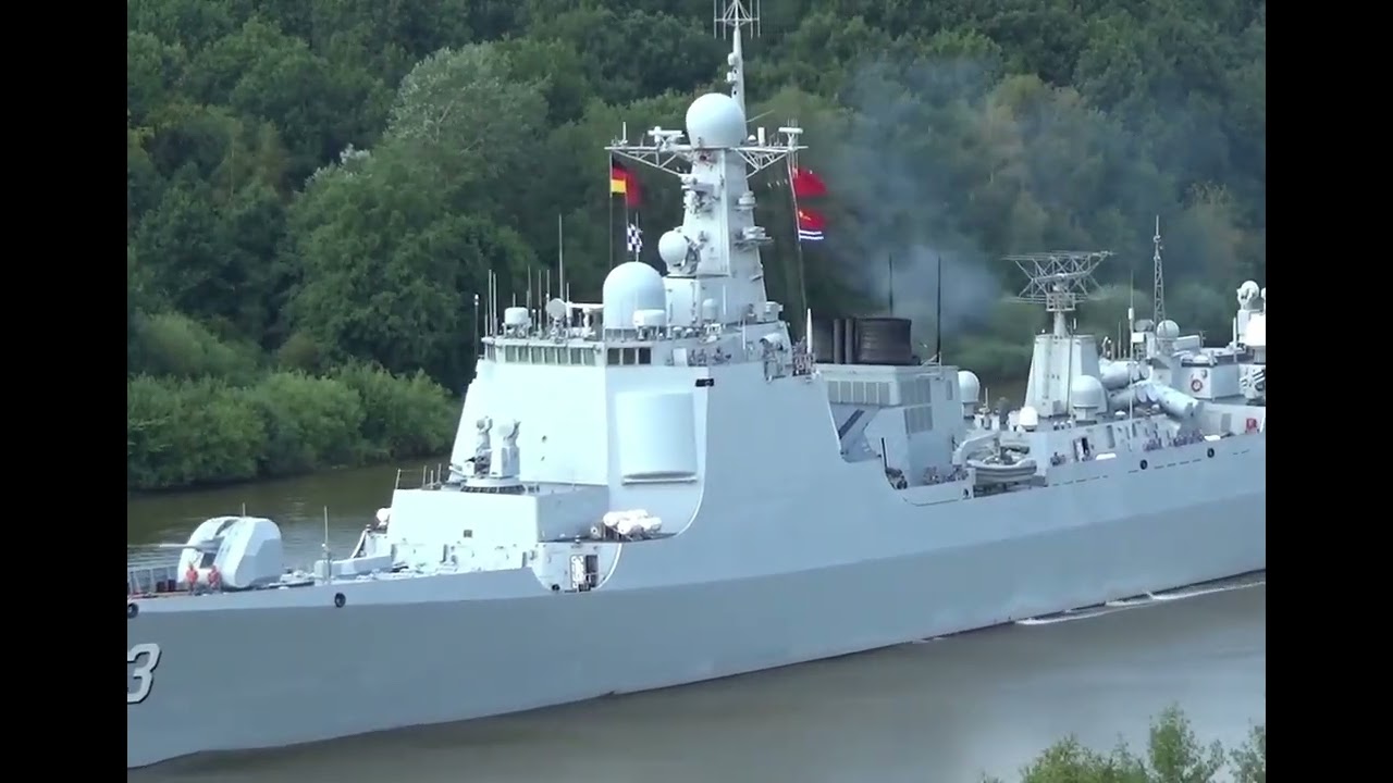 中國052C型驅逐艦，深入德國腹地，在內河上自由航行 #驅逐艦 #護衛艦 #海軍 #艦炮 #航母