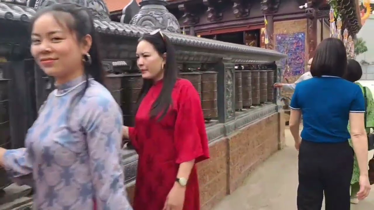 Du xuân thăm lễ chùa thắng nghiêm ,đền bia bà xin lộc cầu may. 