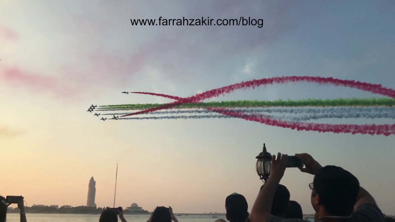 Round and round fighter jets @ UAE National Day Air Show