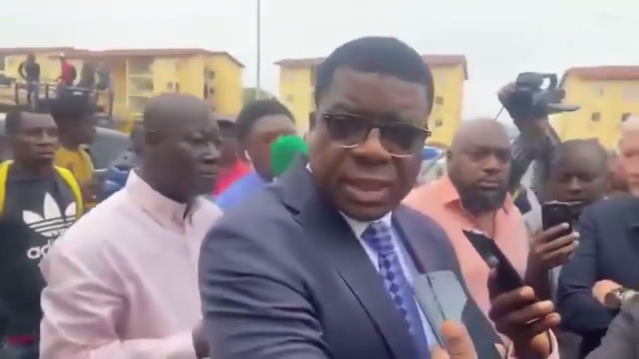 Cyrille Tollo, Marc Brys et le staff du minist&egrave;re des sports chass&eacute;s de la FECAFOOT