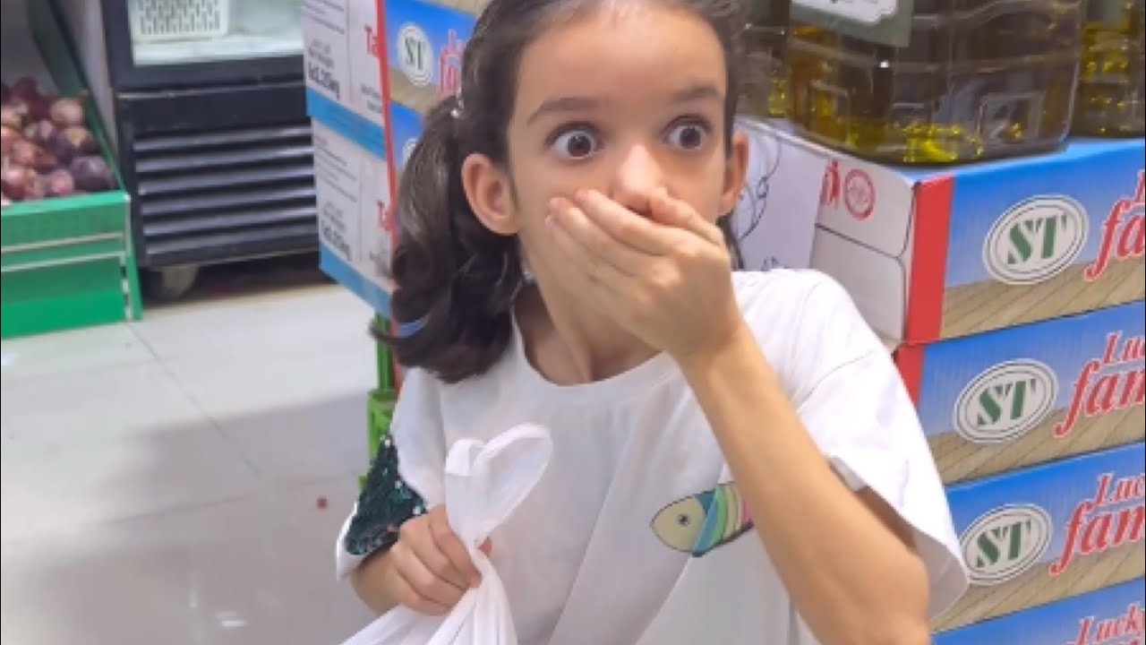 رجل قام في قص بنطال الرجل من خلفه وسرق 10 الاف؟؟