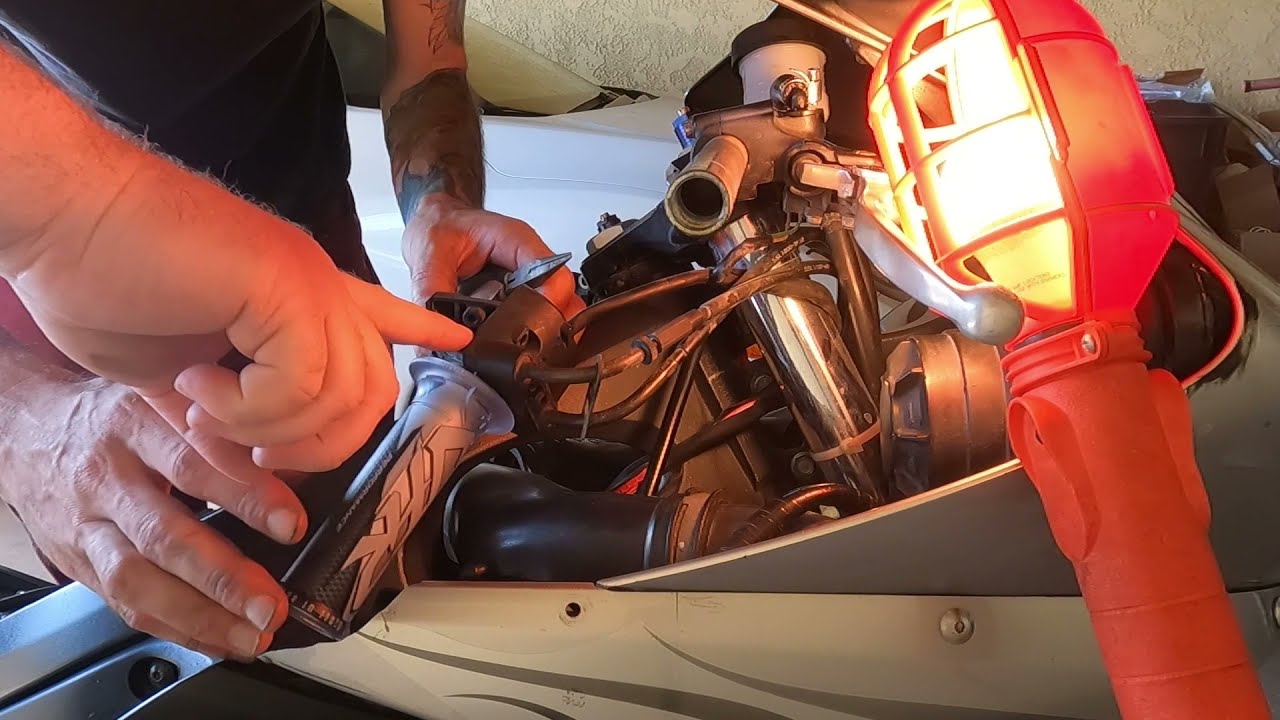 Yamaha R6 Throttle Cable Install