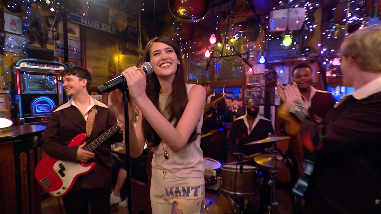 SIENNA SPIRO - Material Lover (Live on Inas Nacht)