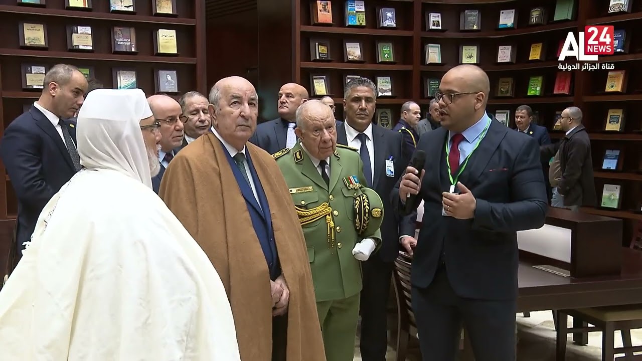 الرئيس الجزائري عبد المجيد تبون يتفقد مكتبة جامع الجزائر