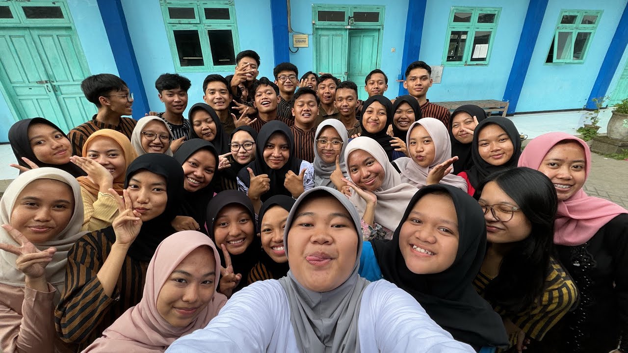 Satu Putaran Terakhir: SCHOOL TOUR SEBELUM LULUS with SOLID 16