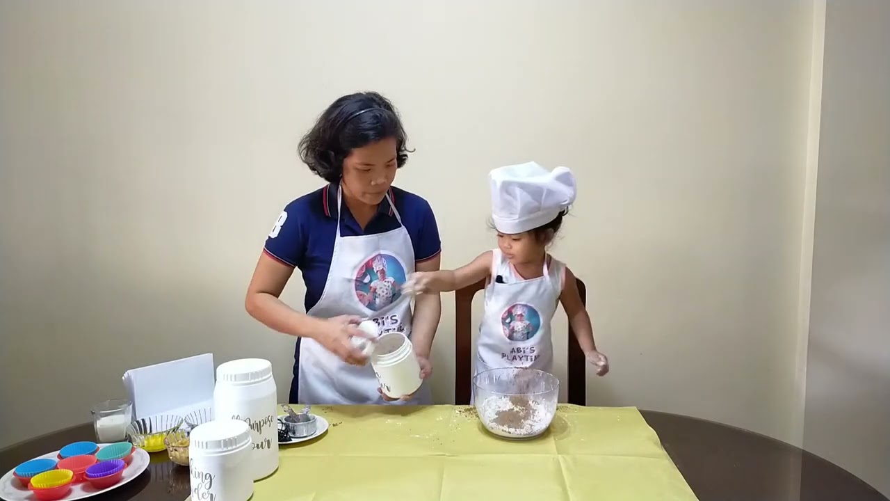 Banana Chocolate Cupcakes with Abi 🍌🍫🧁✨ II Abi's Playtime