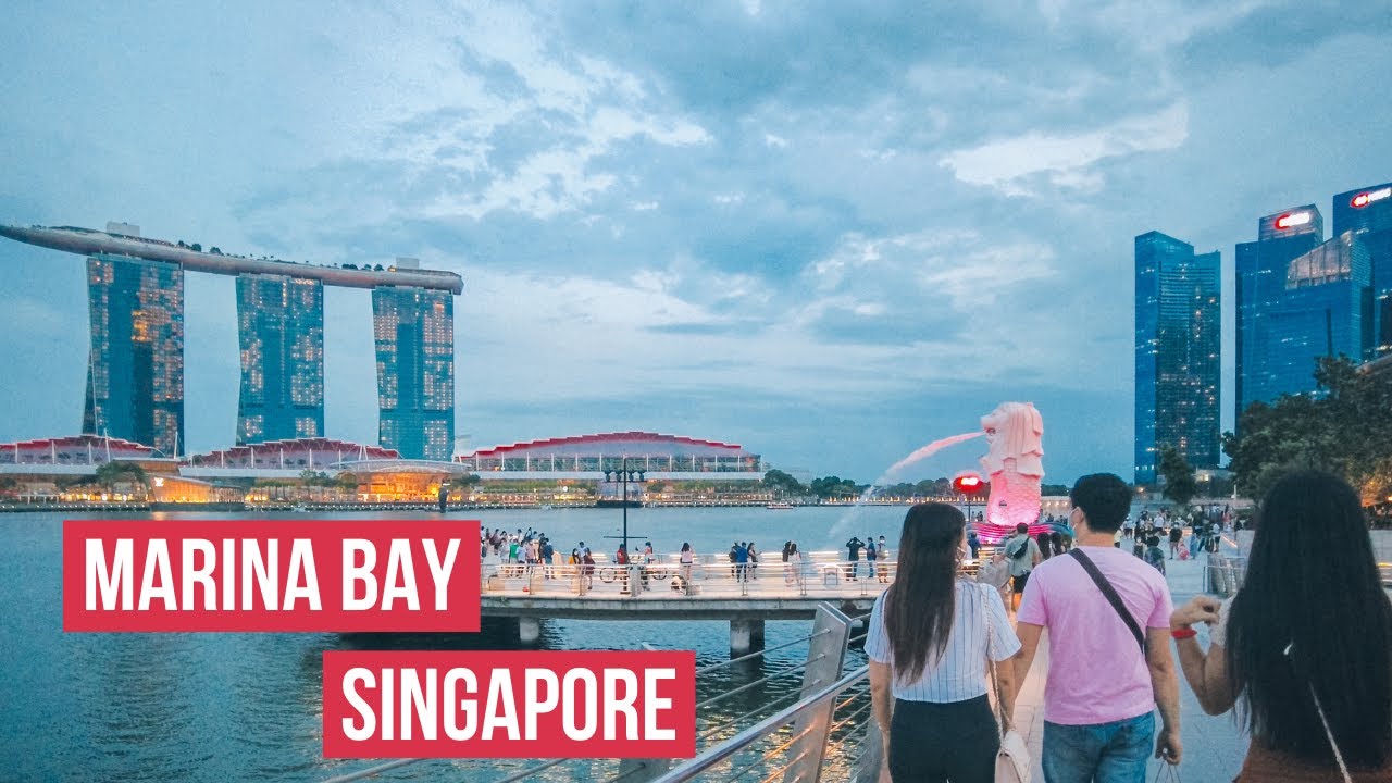 🇸🇬 Marina Bay Singapore City Tour | Christmas Walk 2021 [4K HDR]