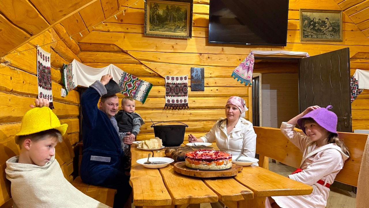 🍲 Traditional Carpathian Cooking | Mushroom Broth, Baked Buns & Family Sauna 🪵🔥