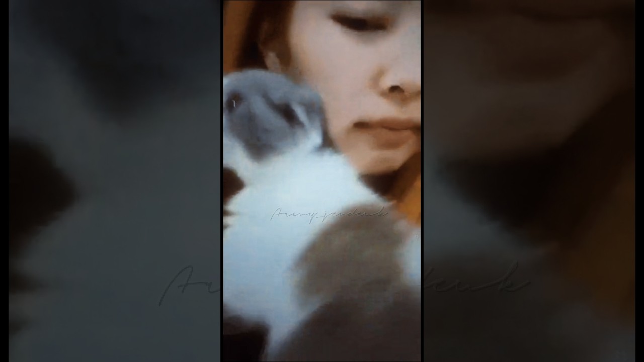 Remember Taehyung was in Jennie's house posing with her cat #jennie #taehyung #taennie #shortvideo