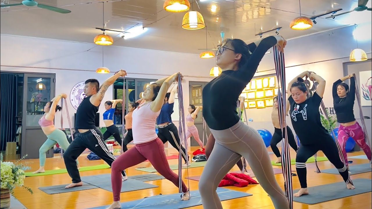 MỞ VAI VÀ LƯNG TRÊN VỚI DÂY / TẬP YOGA VỚI DÂY