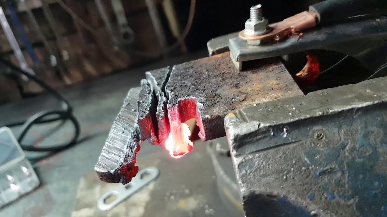 Я режу ржавое железо плазменным резаком Velt Cut 60.