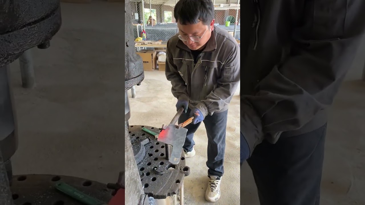 Mr. Zhang from Shenzhen sent a large bearing. He needs to forge several cutting and choppi