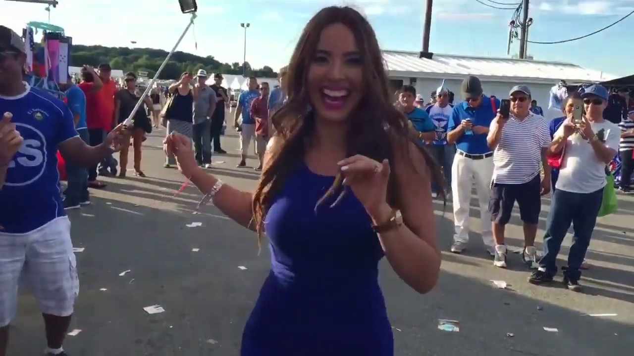 Salvadoreñas que lindas son lo HERMANOS FLORES!