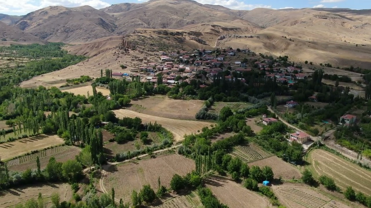Divriği Güneyevlerköyü ve Susuzbelden görüntüler -Halk müziği-MahsuniŞerif-Emekçi-ArifSağ-NeşetErtaş