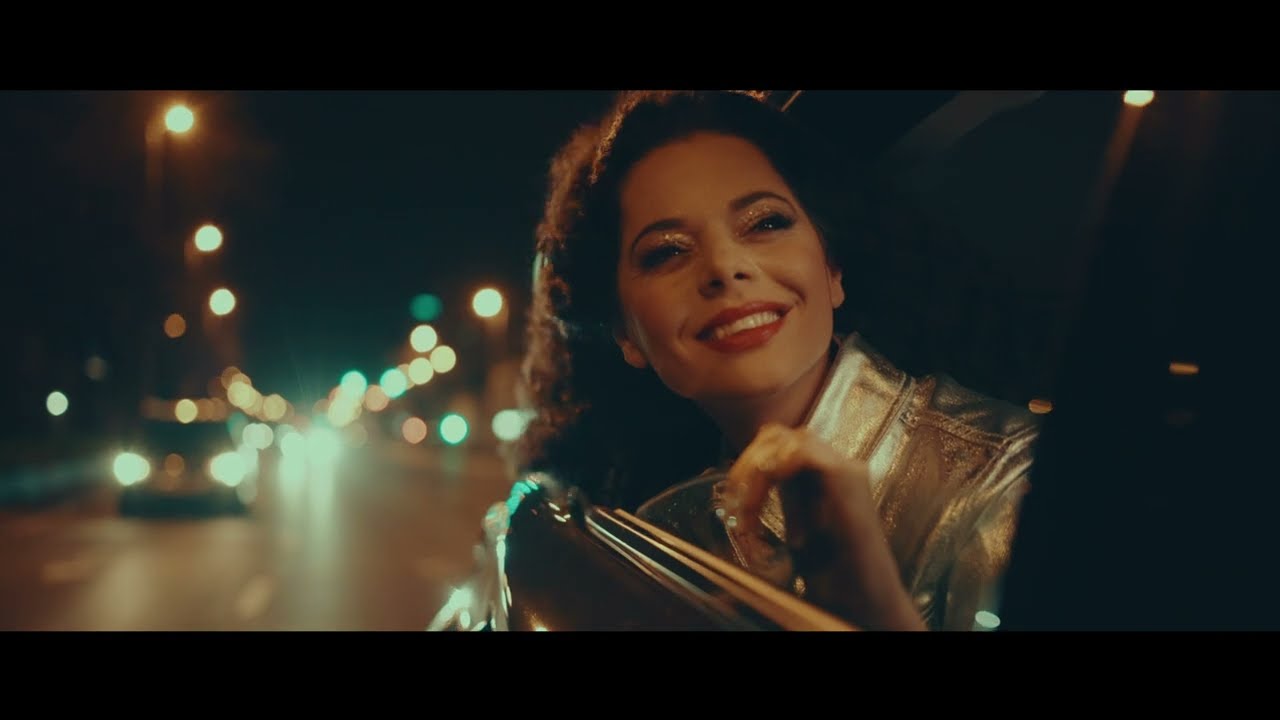 Simó Annamária - A boldogságba tartasz? (Official Music Video)