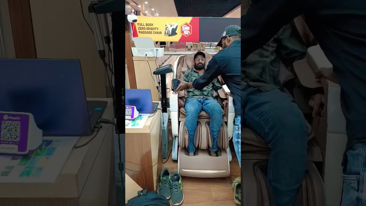 Luxury Full Body Massage Chair #lulumall #kochi #emmeesvlogs #travel #shorts #vairalvideo #tranding