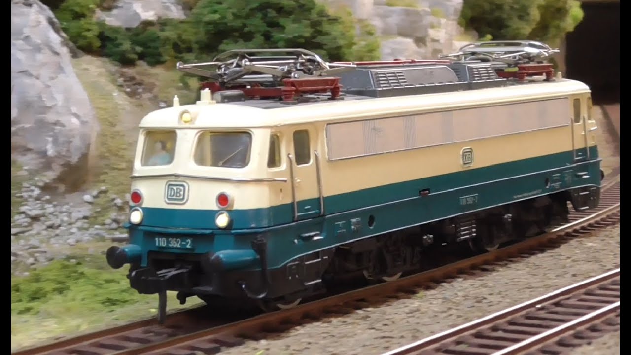 uralte Fleischmann BR 110 digitalisieren, Motorschild massefrei machen