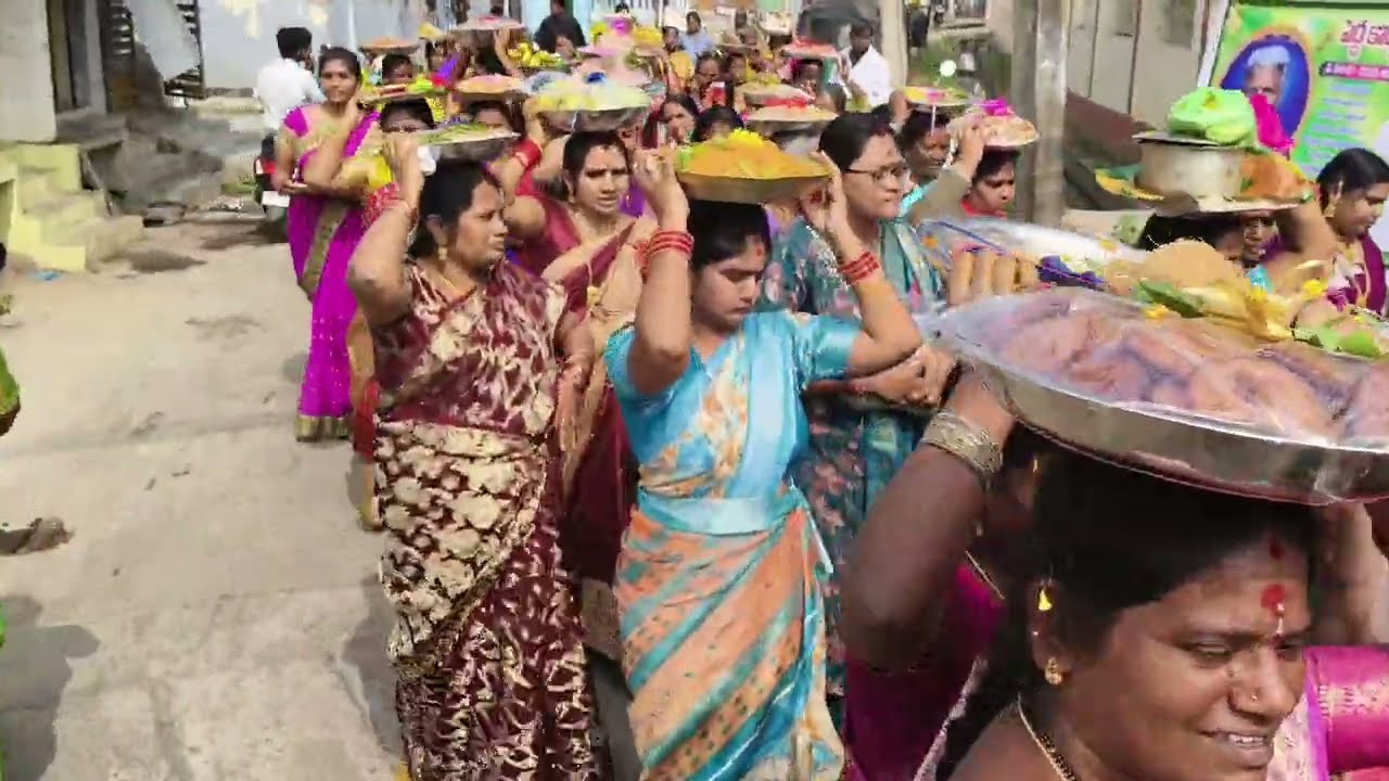 January 6, 2026 అమ్మవారికి సారి తీసుకెళ్తున్నాం ఎంత వైభవంగా ఊరేగింపుగా తీసుకువెళ్లాం