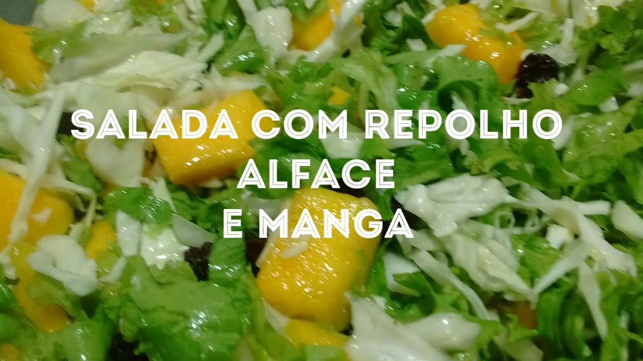 Salada com repolho, alface, manga e ...