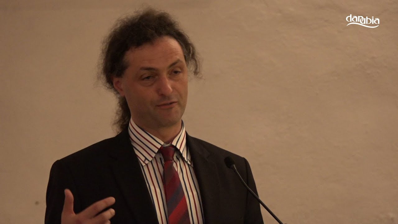 Előadás László Gyula 