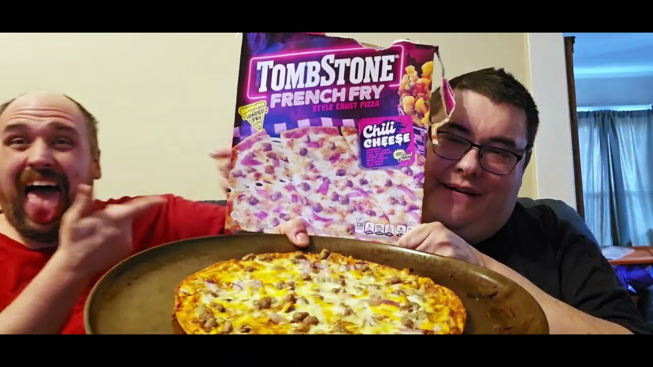 Это действительно странно (пицца с картофелем фри и чили) 🍕