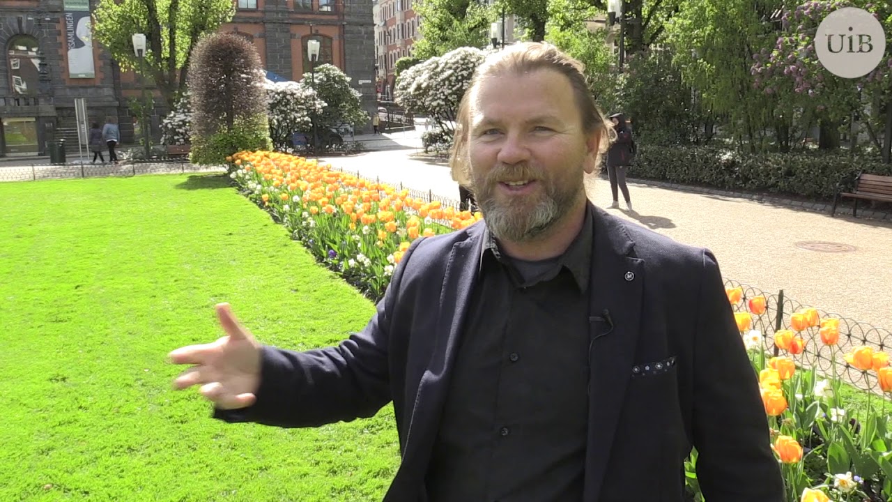 - Om jeg så skal rive ham ut av sengen med mine egne hender!