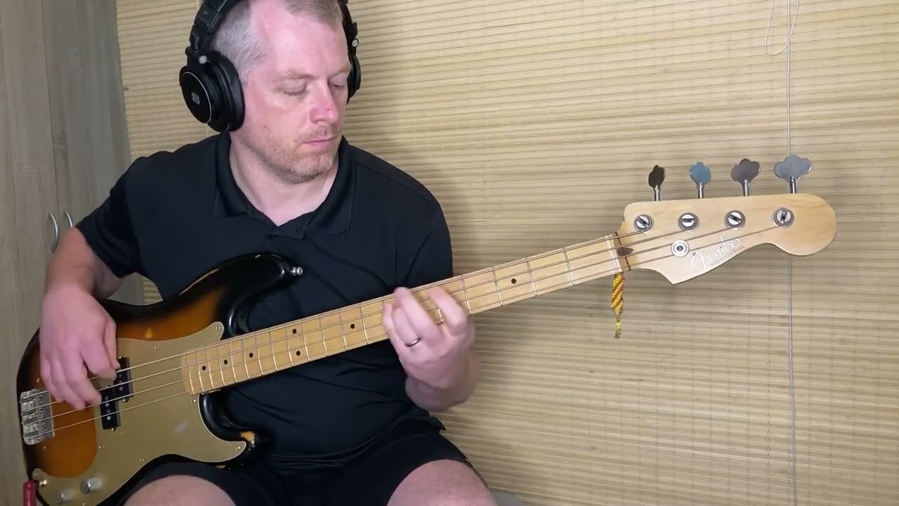 THE MAVERICKS - Here Comes My Baby - Bass cover