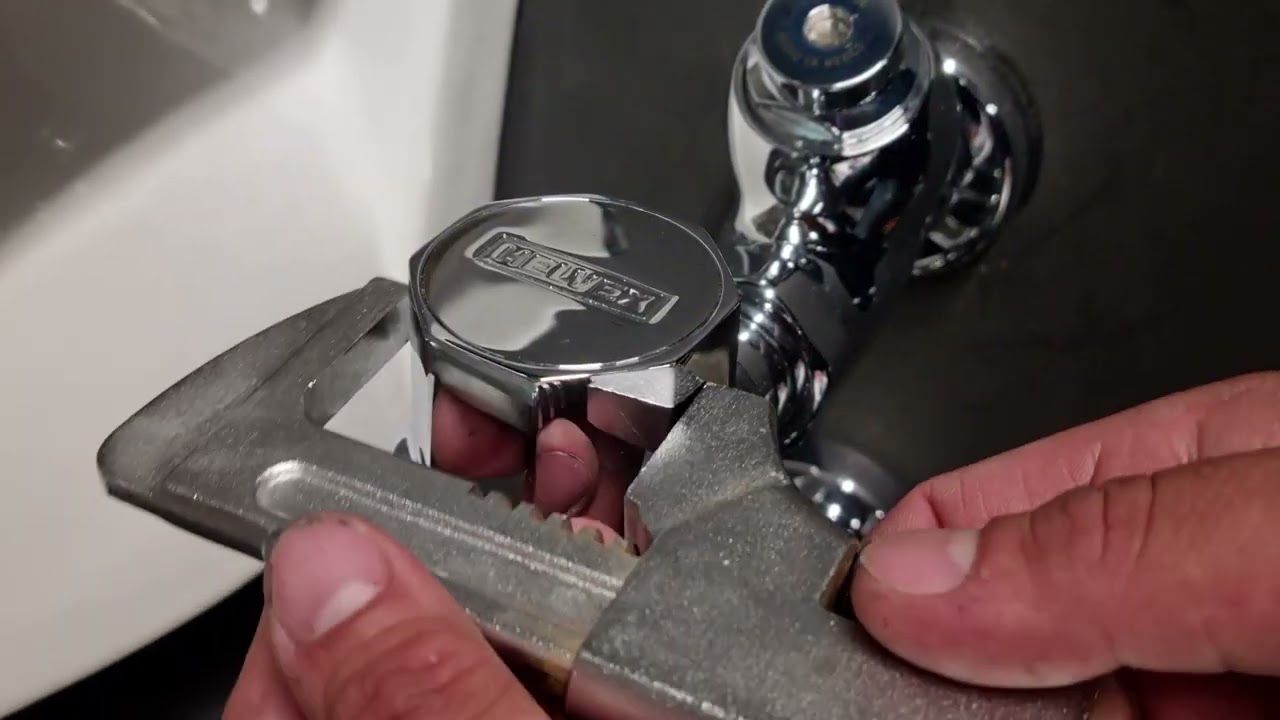 Instalación de fluxómetro de pedal 310-38®