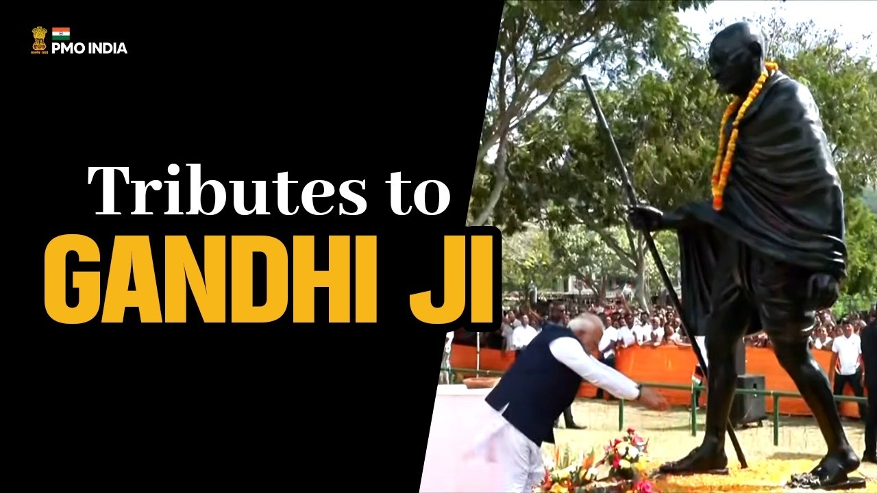 PM Modi paid Floral Tributes at Mahatma Gandhi Statue in Seychelles