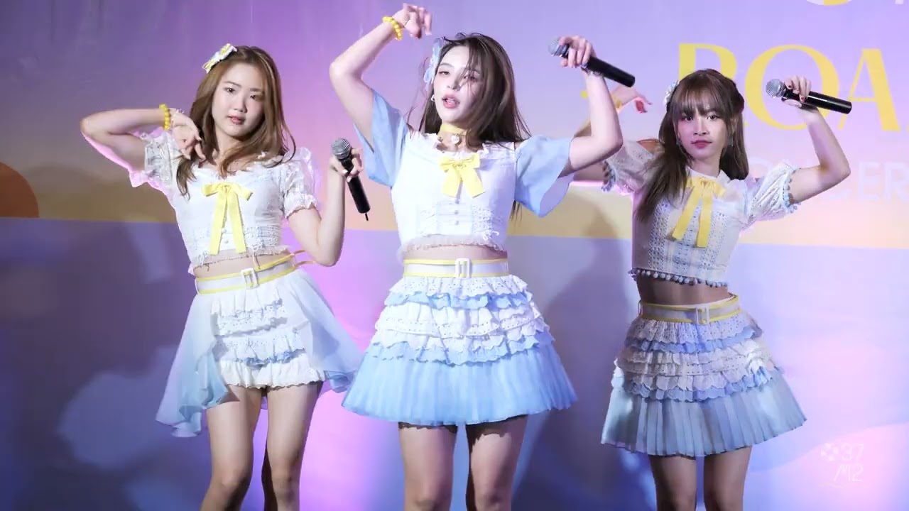 BNK48 Orn - ดีอะ @ BNK48 Sayonara Crawl Roadshow, The Promenade [Fancam 4K 60p] 220724