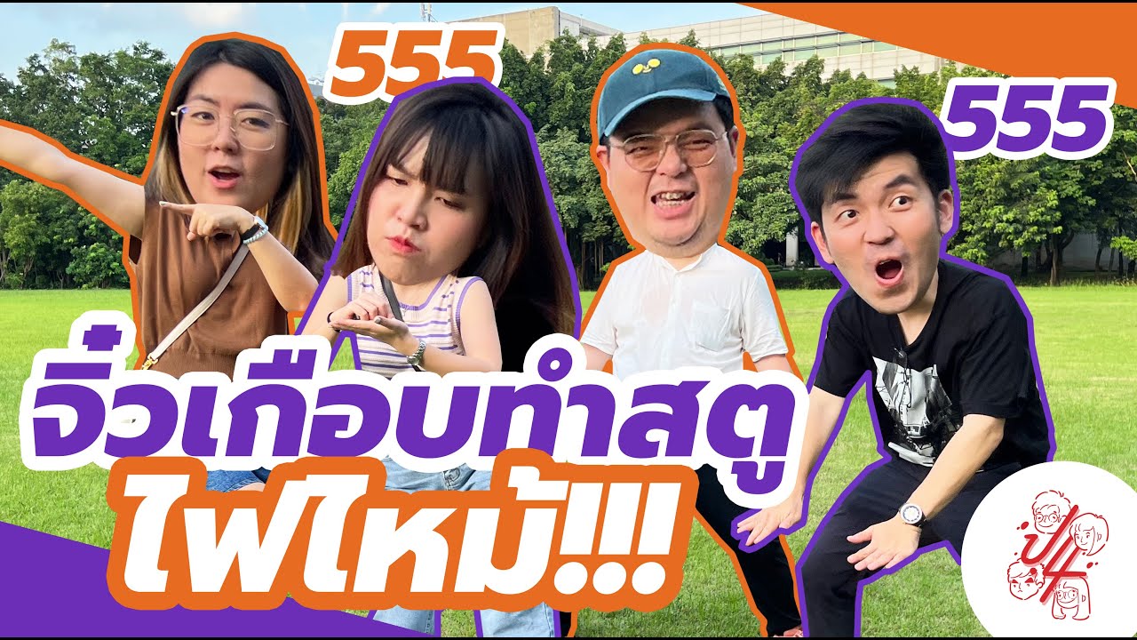 Выпускники посещают экскурсию по факультету коммуникационных искусств Бангкокского университета, ...