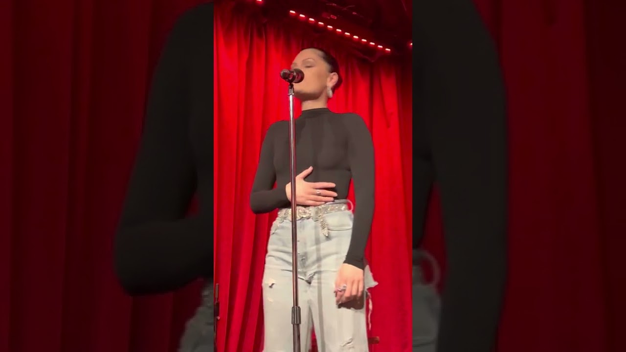 Jessie J - Whitney Houston Cover at The Hotel Cafe 1/24/22