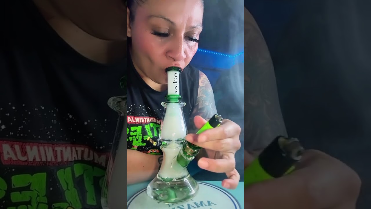 Smora Glass Bong is ready to deliver smooth, clean hits every time. Are you in? 💨