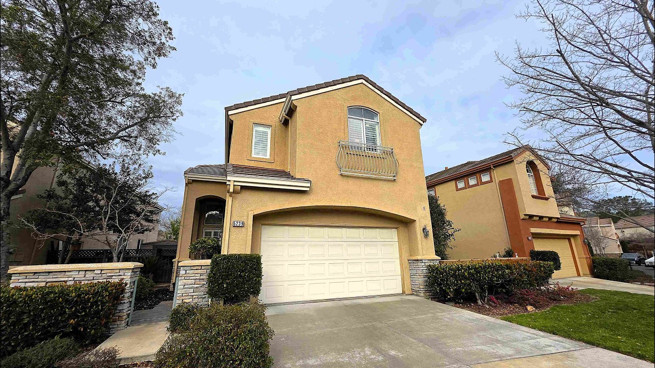 Stunning 3BD (+Office)/2.5BA Home for rent in Gated Silver Creek Valley Country Club