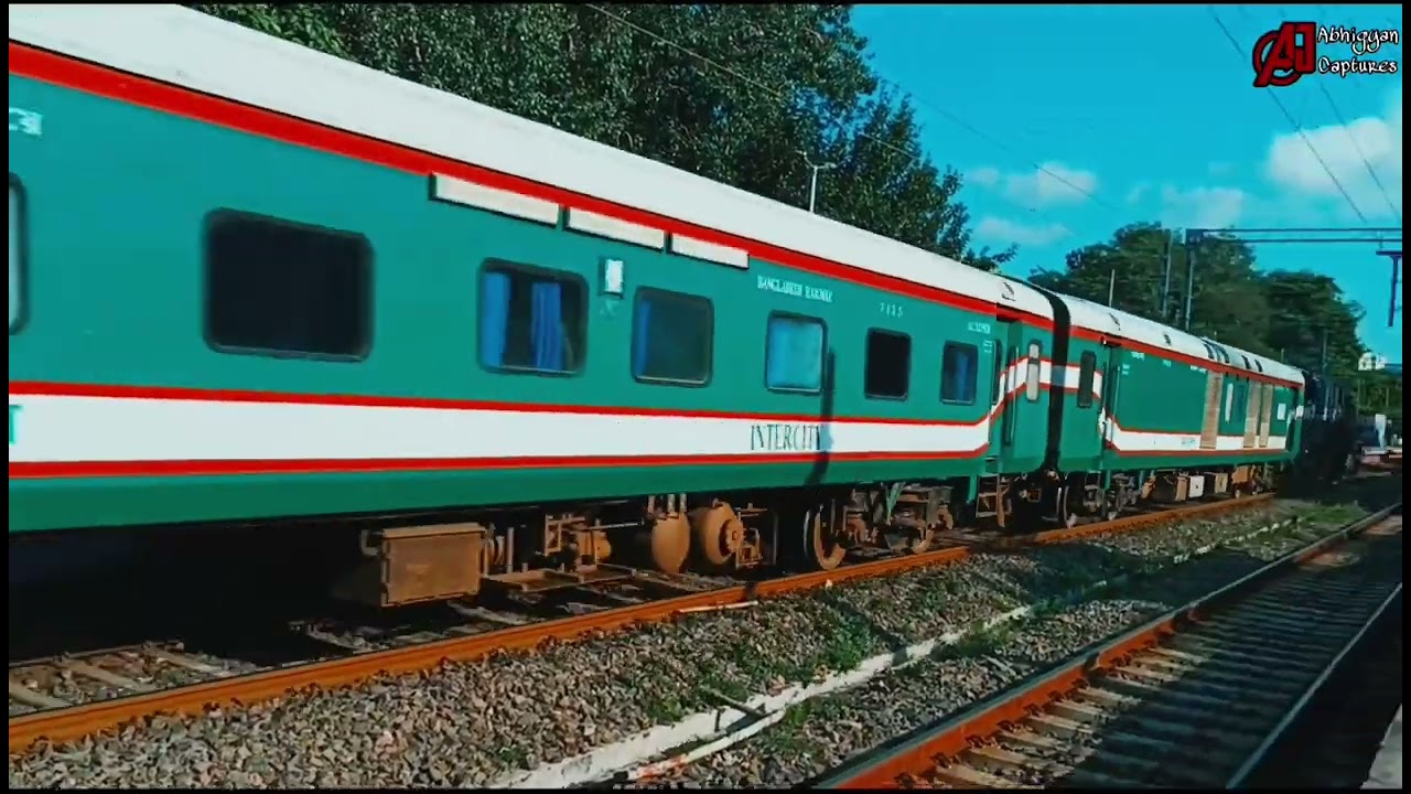 Indo - Bangla International Train, Maitree Express BR Rake 🇧🇩 skips Belghoria furiously with WDM3D.