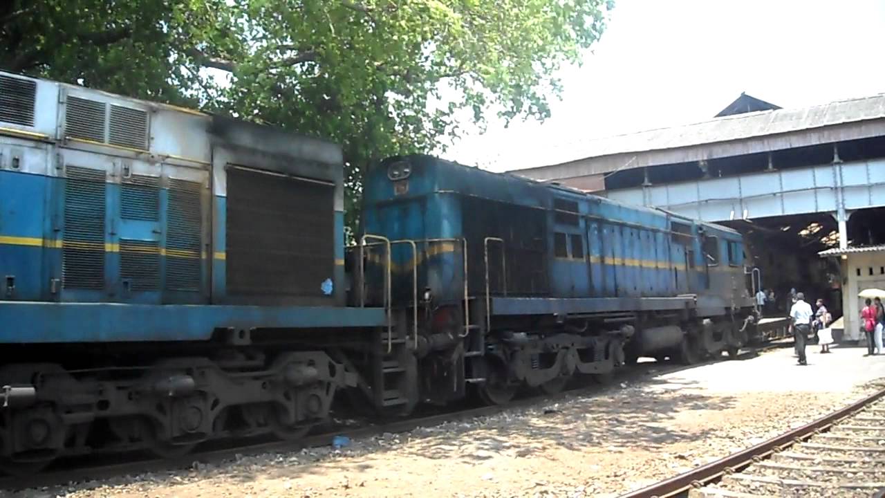 Class M4 Diesel Electric Locomotive hauling a crippled Class M8 Diesel Electric Locomotive