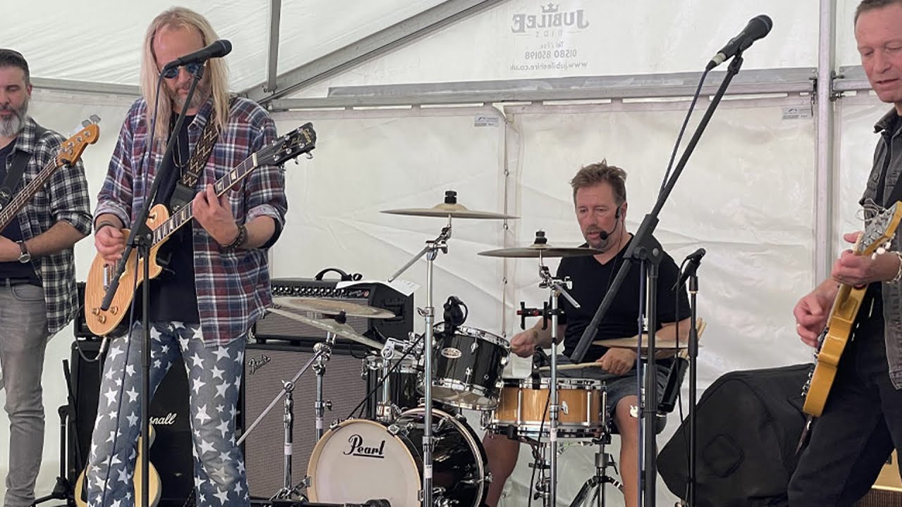 Melonhead Man playing live at Cranfest September 2021
